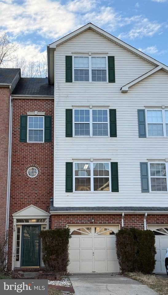 540 Bridgeport Pl - Photo 2 of 39