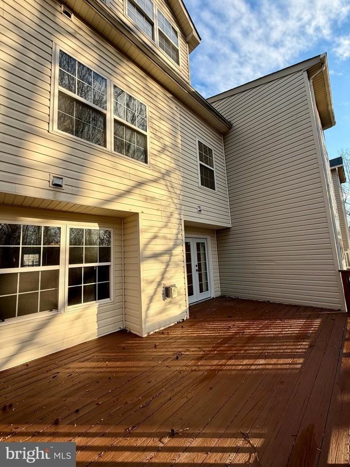 540 Bridgeport Pl - Photo 3 of 39