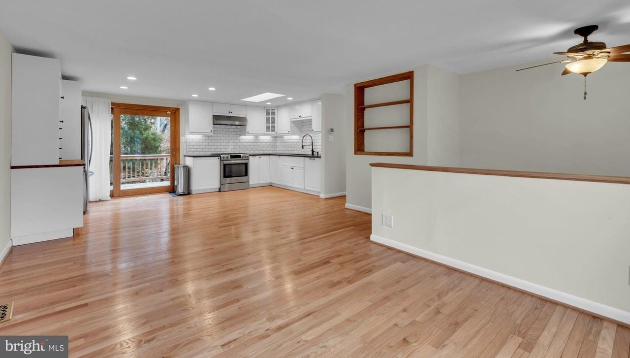 8856 Youngsea Pl - Photo 3 of 44