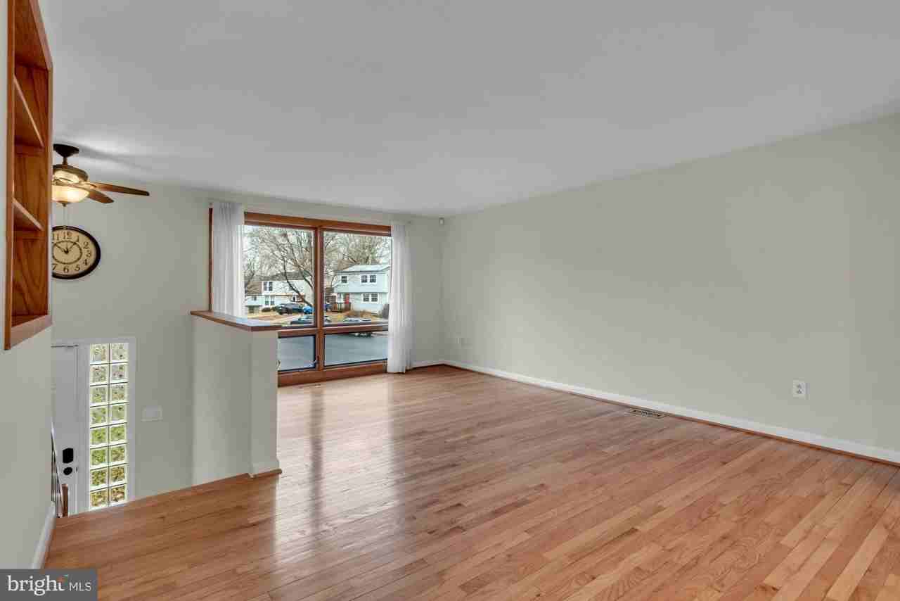 8856 Youngsea Pl - Photo 5 of 44