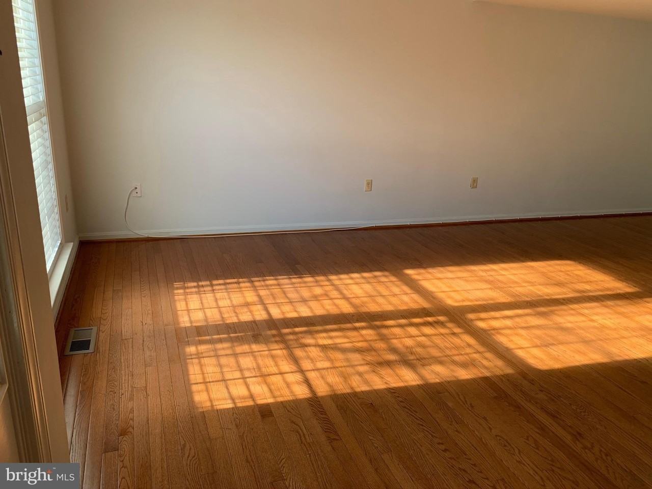 1033 Higgins Way - Photo 4 of 41