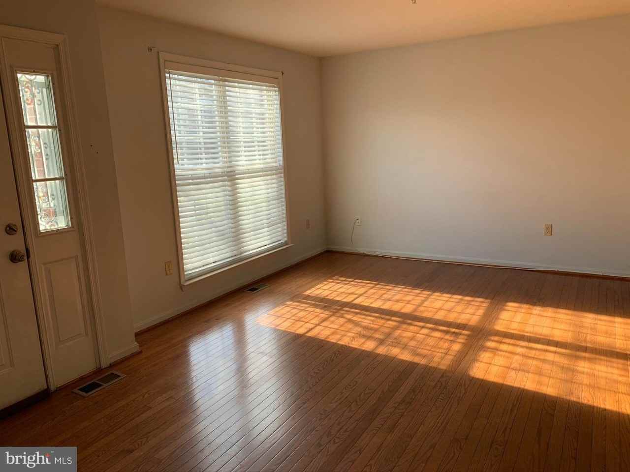 1033 Higgins Way - Photo 5 of 41