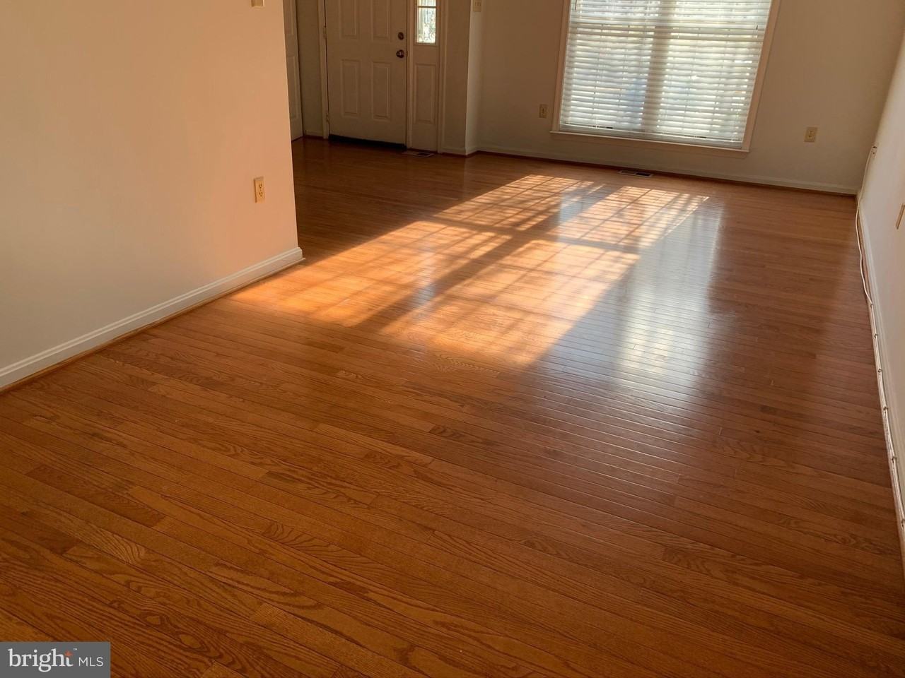 1033 Higgins Way - Photo 7 of 41