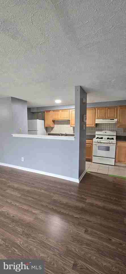 96 Kenwood Dr - Photo 3 of 5