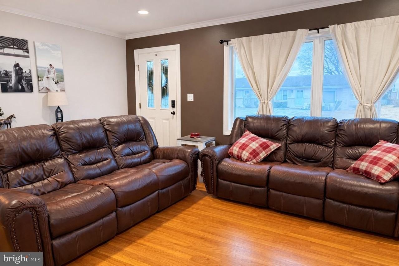 8 Theodore Ave - Photo 3 of 27