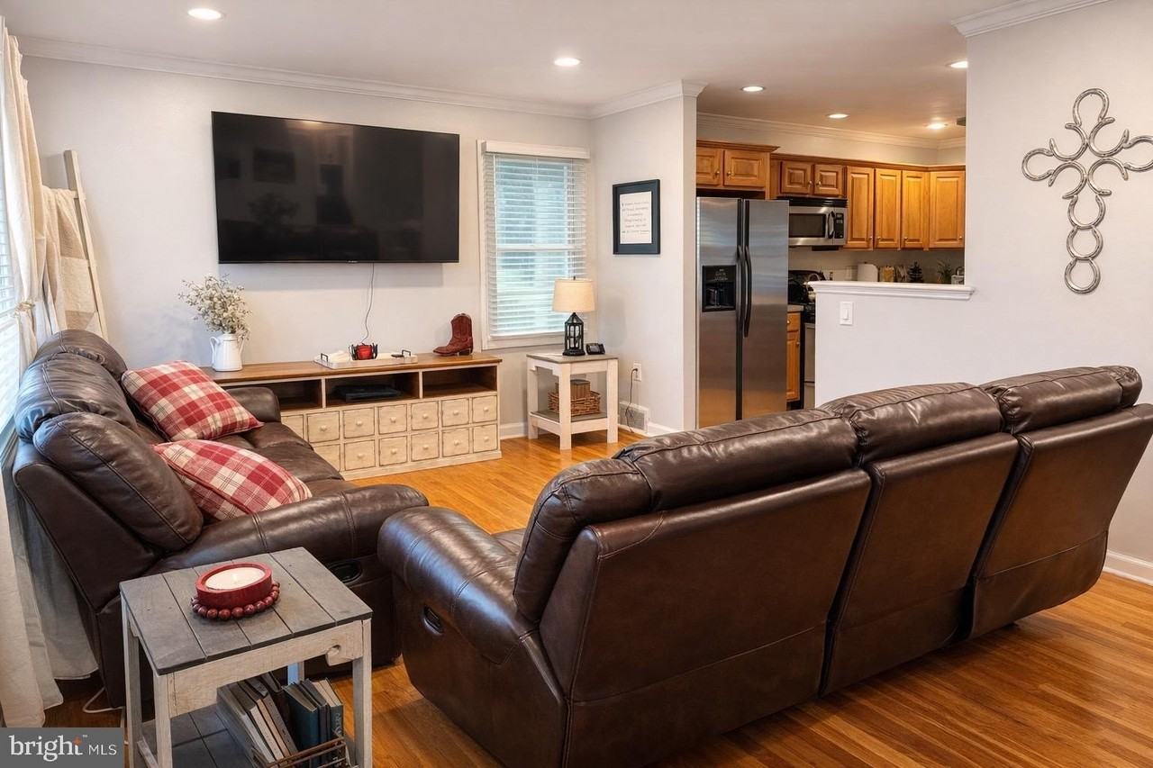 8 Theodore Ave - Photo 4 of 27