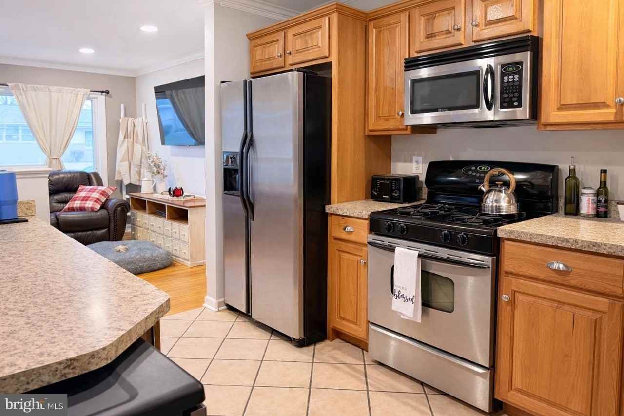 8 Theodore Ave - Photo 5 of 27