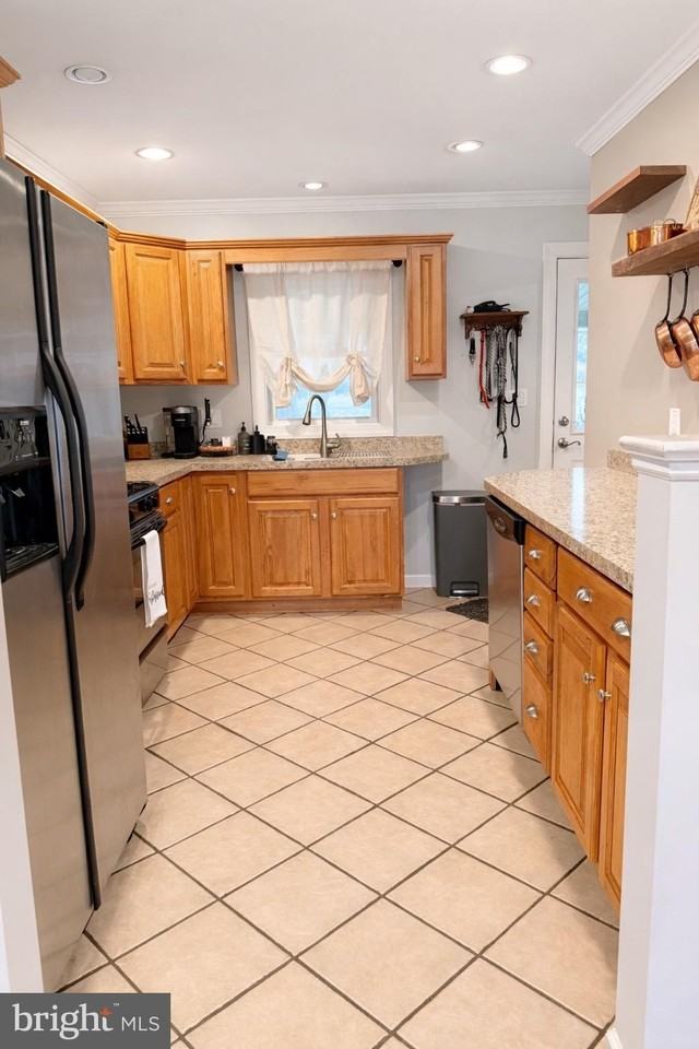 8 Theodore Ave - Photo 6 of 27