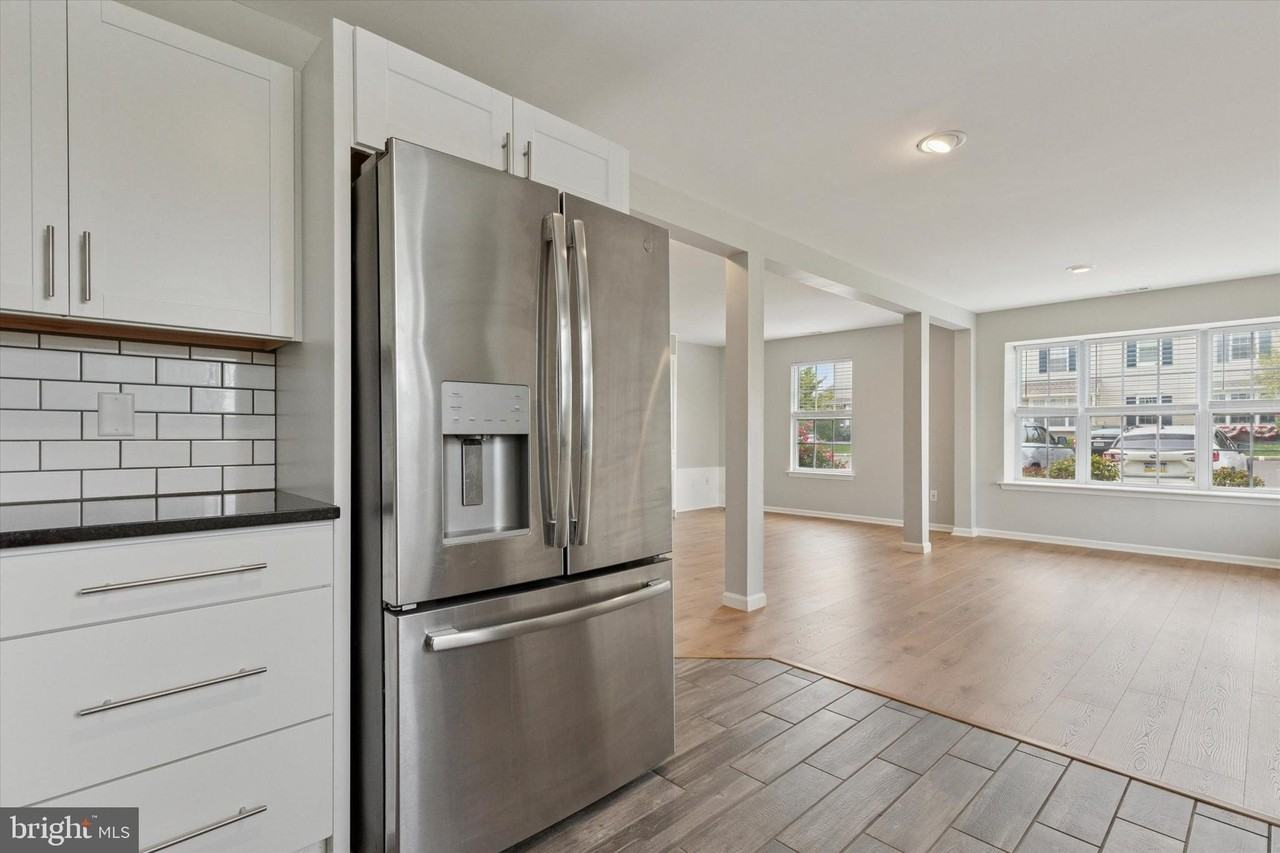 5503 Drawbridge Ct - Photo 3 of 15