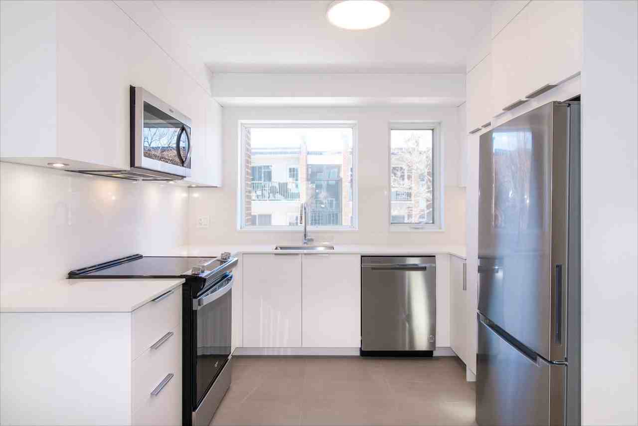 Place de la Monnerie - Photo 2 of 12