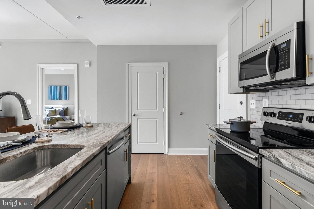 60 N 23rd St Apt 2604 #2604 - Photo 3 of 31