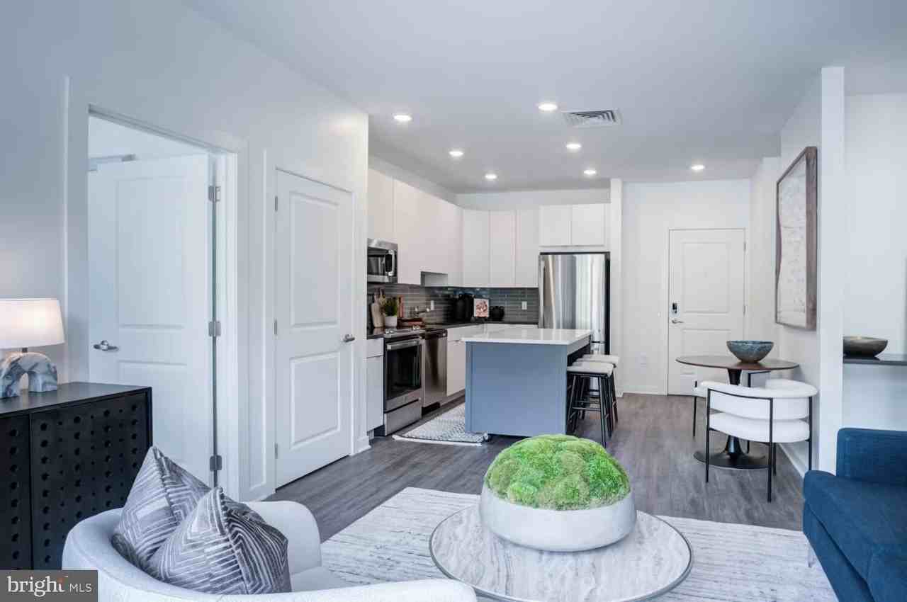 501-31 N COLUMBUS Boulevard unit: Townhouse + Den - Photo 4 of 38