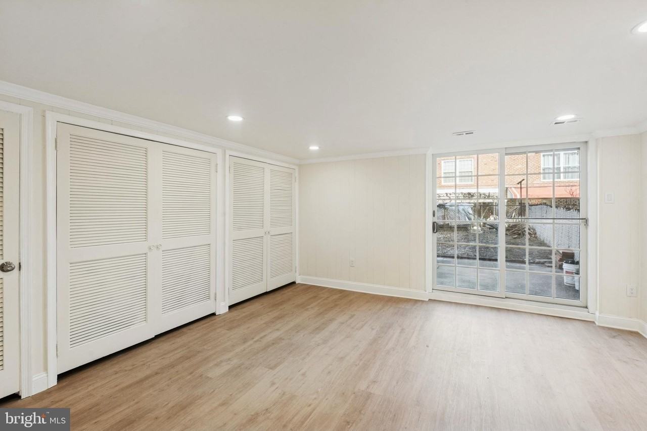 411 W Shunk St - Photo 3 of 25