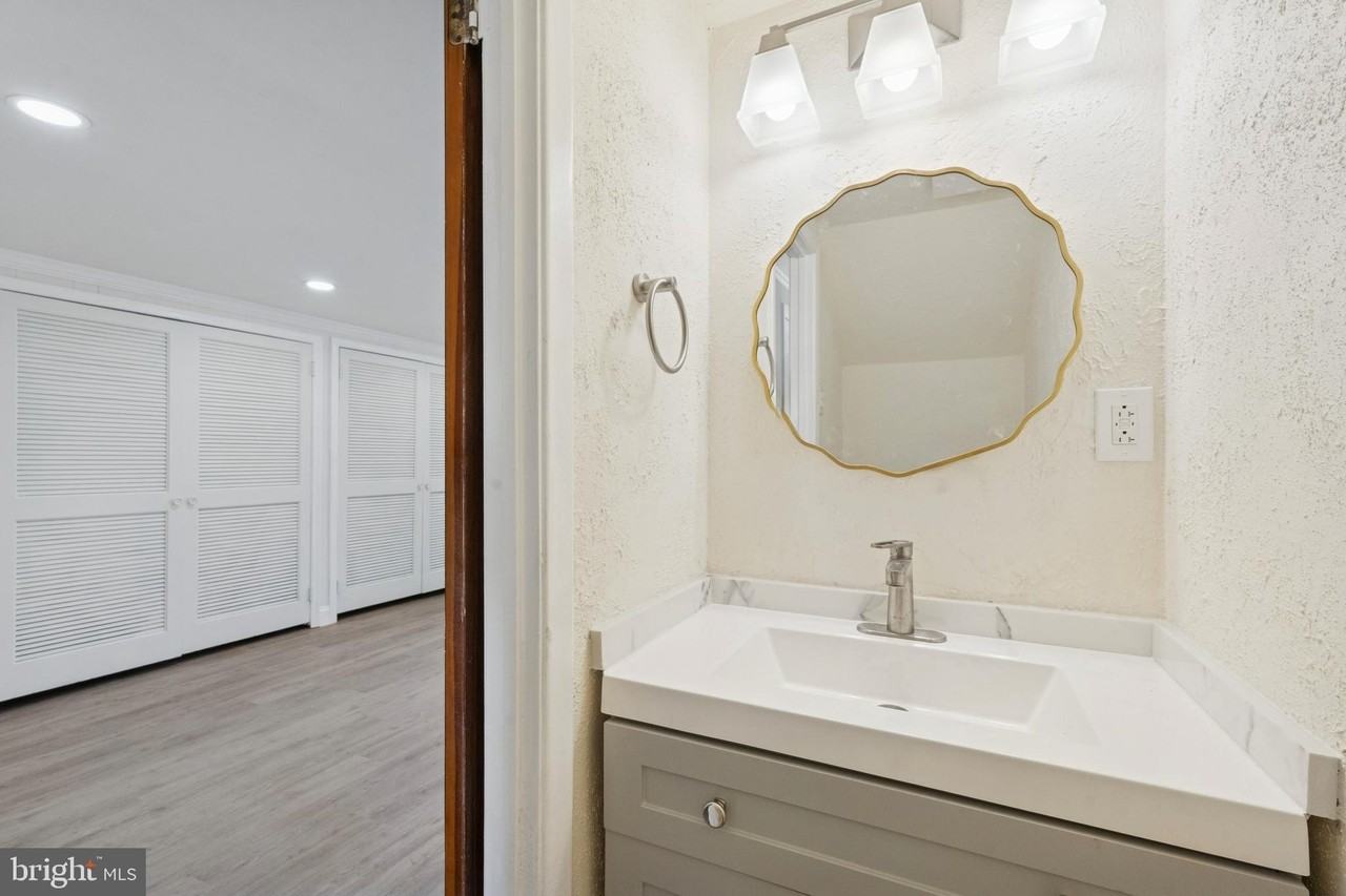 411 W Shunk St - Photo 6 of 25