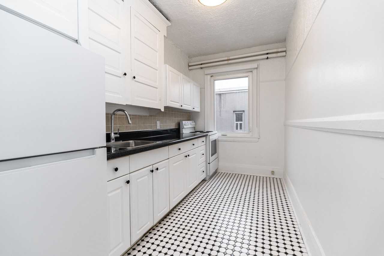 100 Vaughan Road - Photo 5 of 50