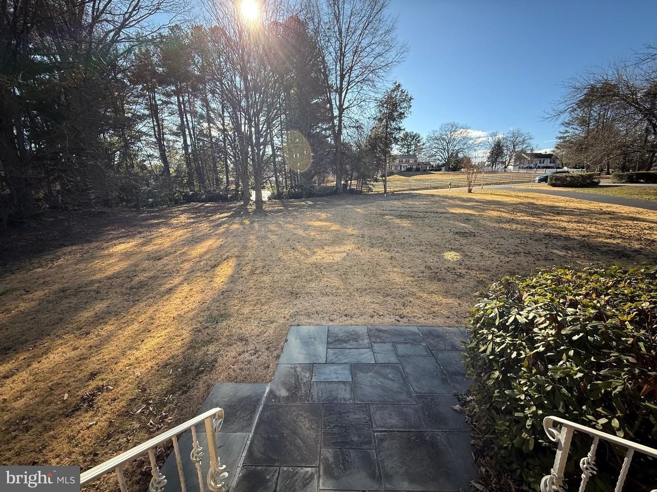 9608 Burke View Ave - Photo 4 of 33