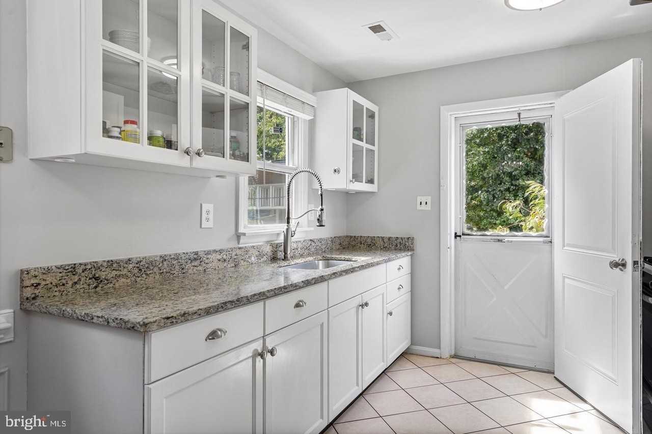 15030 Alabama Ave - Photo 6 of 19