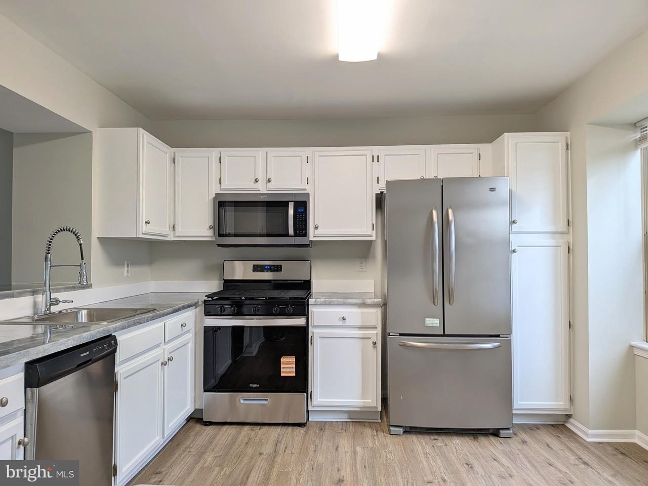 7580 Thurston Ln - Photo 3 of 12