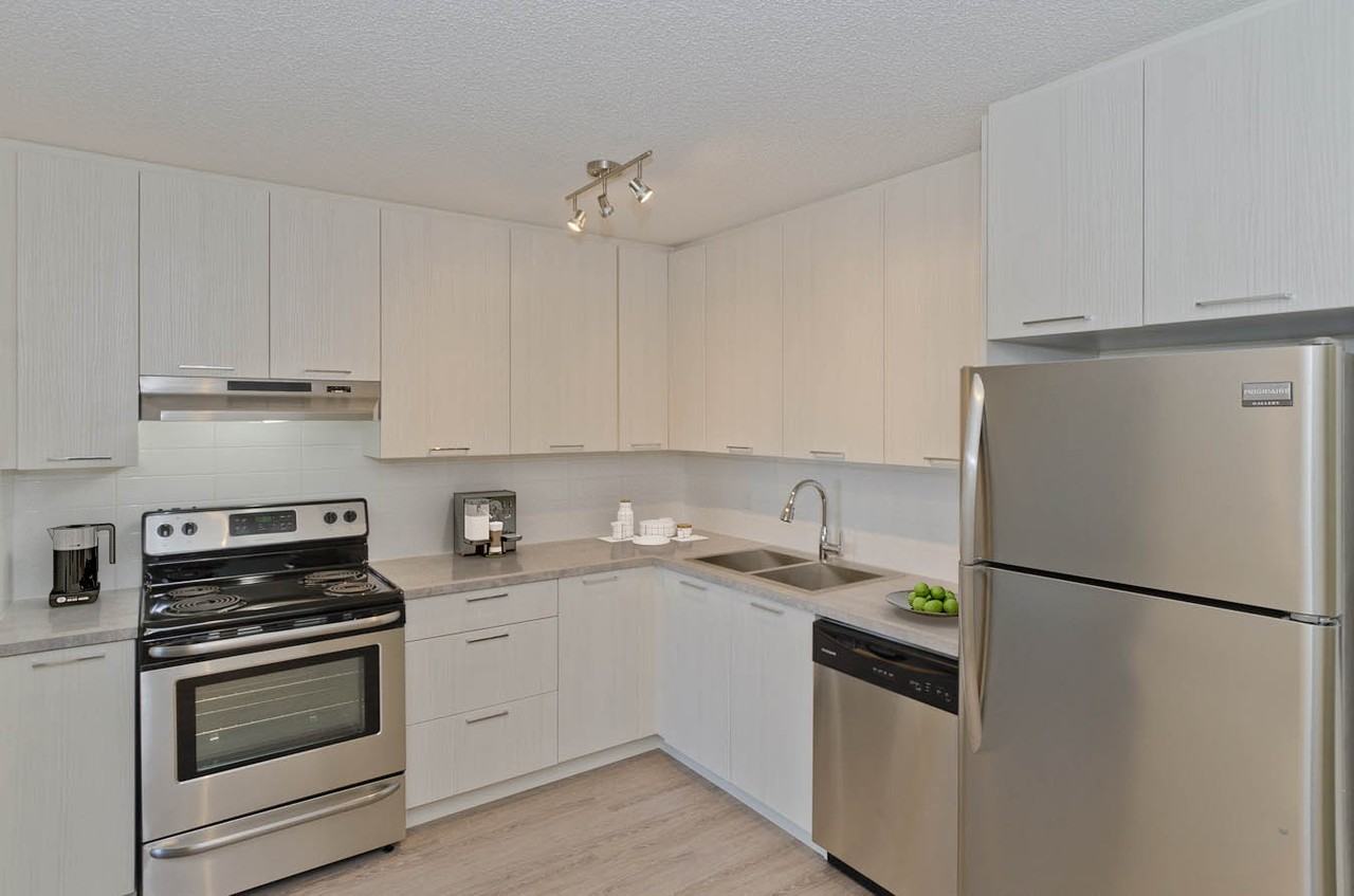 McKinnon Manor Apartments - Photo 4 of 15