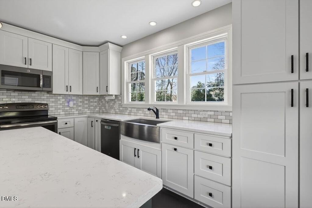 110 Mayodan Dr - Photo 5 of 35