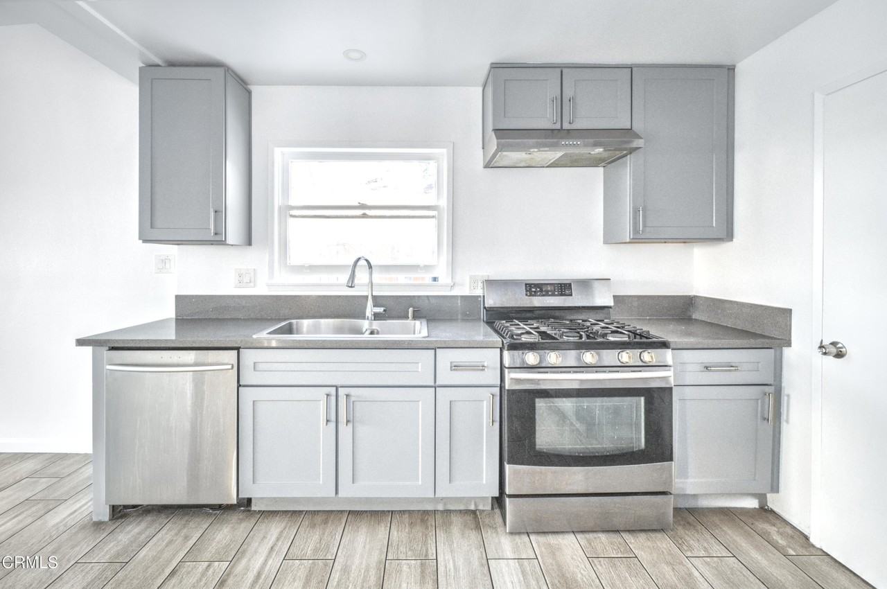 1931 Ukiah St - Photo 4 of 12