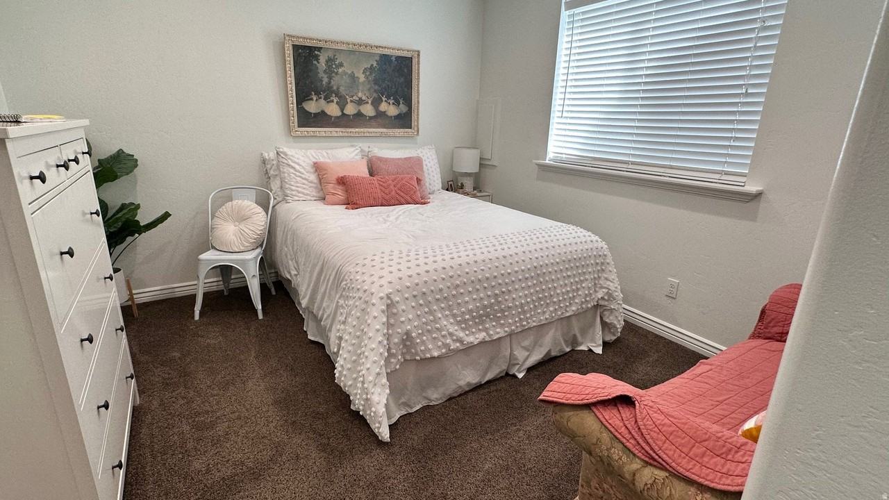 1369 E 320 N - Photo 6 of 39