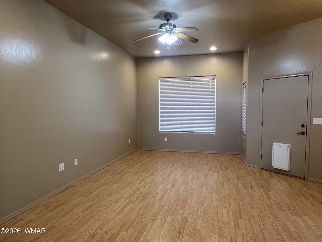 E 7th Sundown Ln - Photo 4 of 26