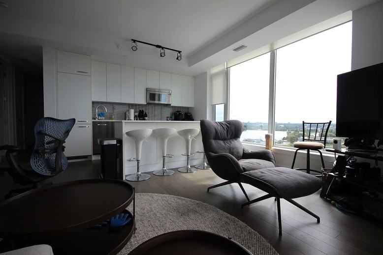 111 Champagne Ave S - Photo 5 of 10