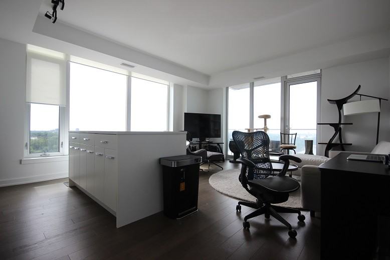 111 Champagne Ave S - Photo 6 of 10