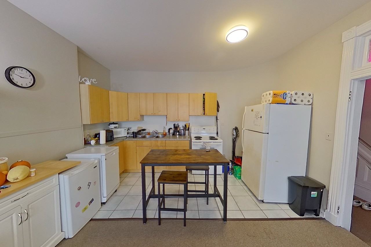 206 Bagot Street - Photo 3 of 11