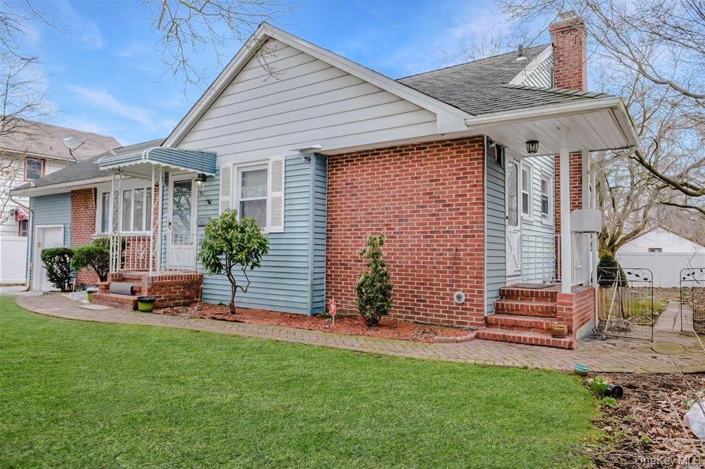 241 Woodbury Rd - Photo 2 of 13