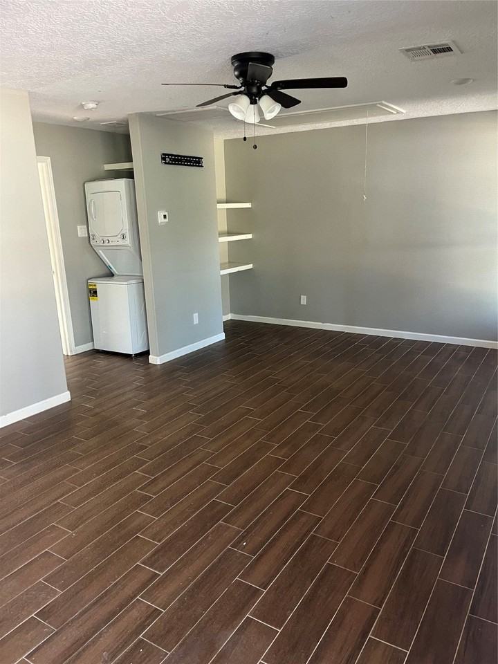 18222 Bonnie Alice Dr - Photo 4 of 15