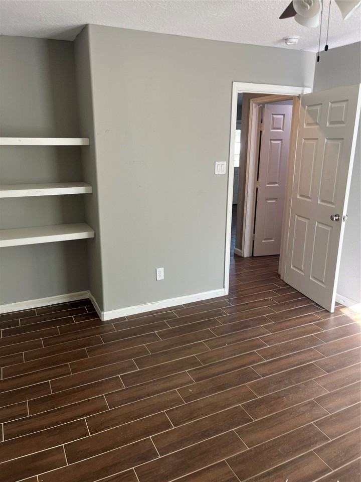 18222 Bonnie Alice Dr - Photo 5 of 15