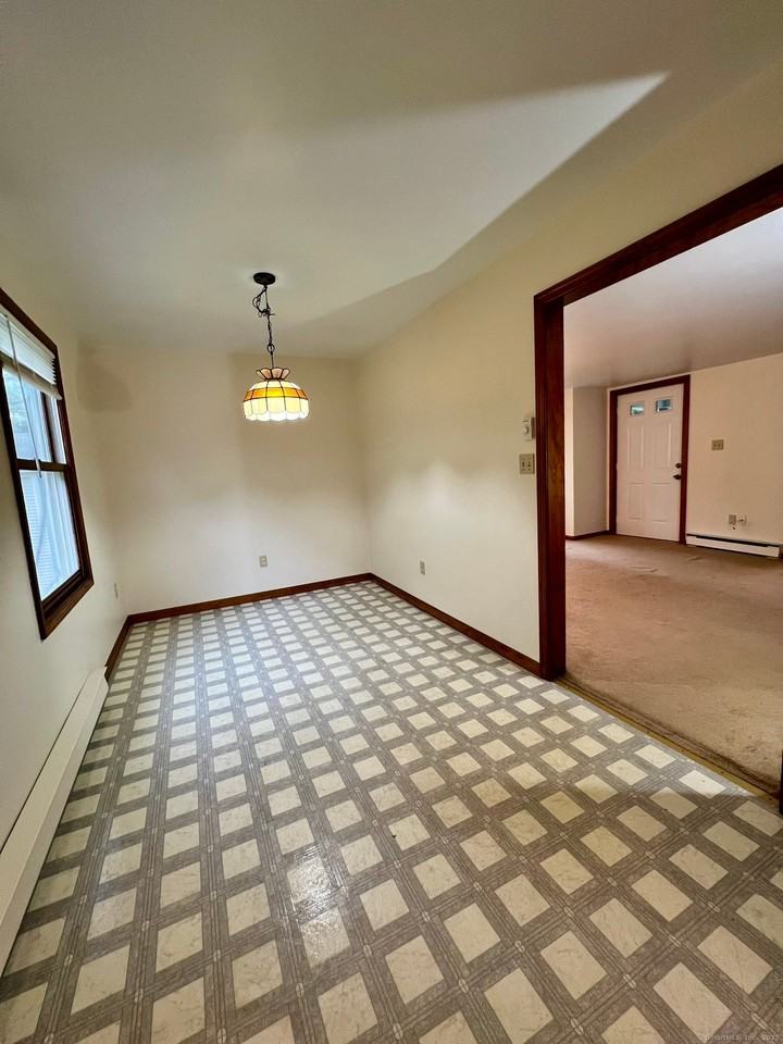 7 Golden Hill St - Photo 6 of 39