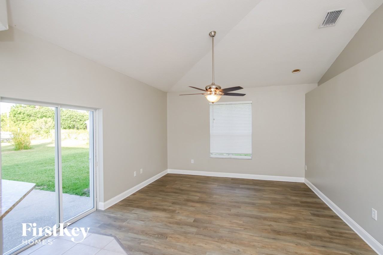 1048 Tolson St Se - Photo 3 of 15