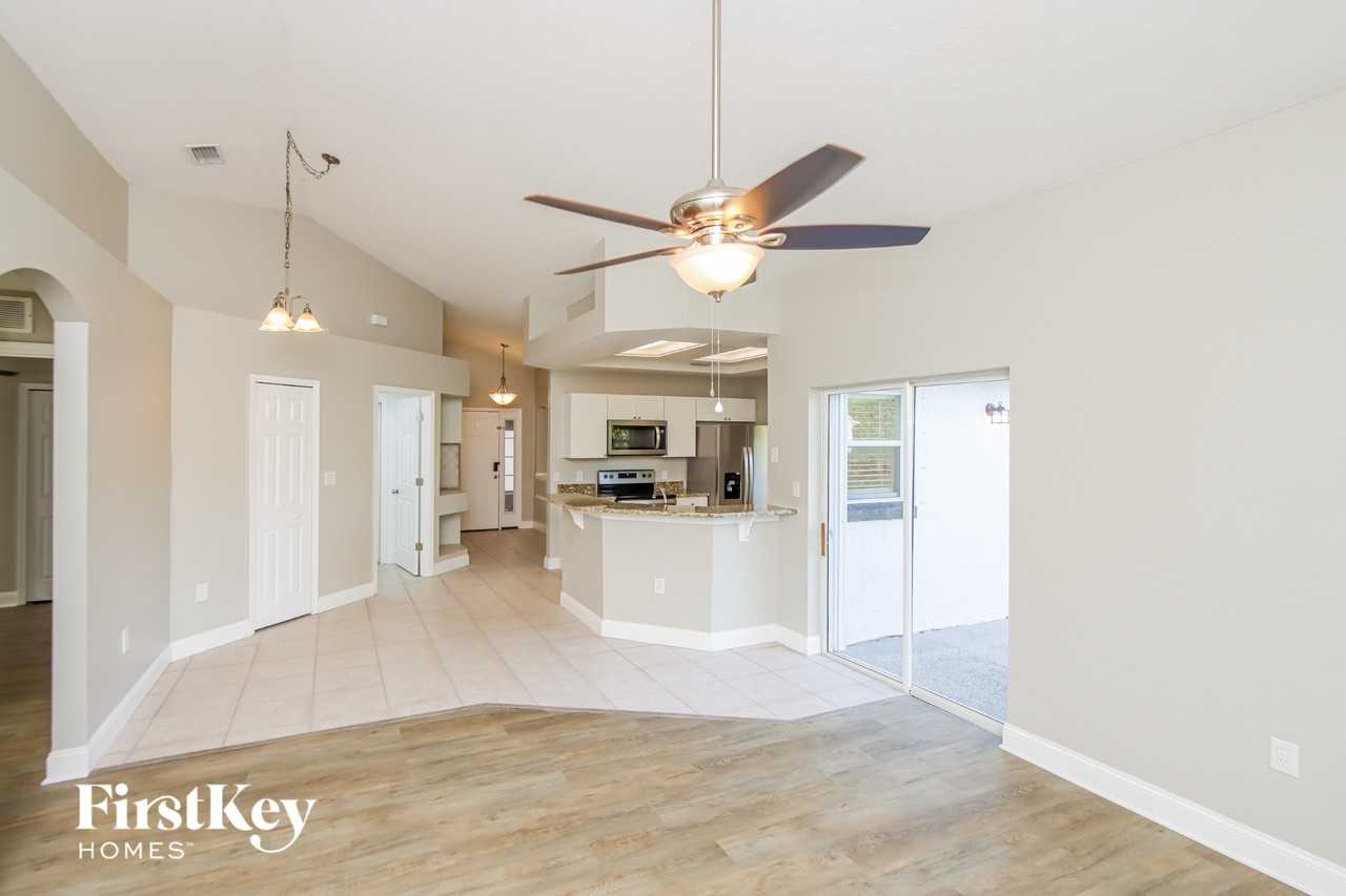 1048 Tolson St Se - Photo 4 of 15