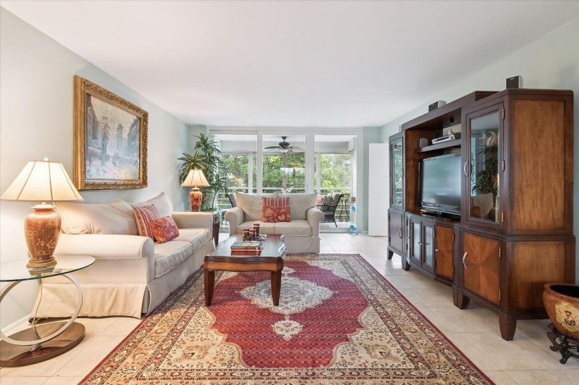 3900 Oaks Clubhouse Dr - Photo 3 of 15