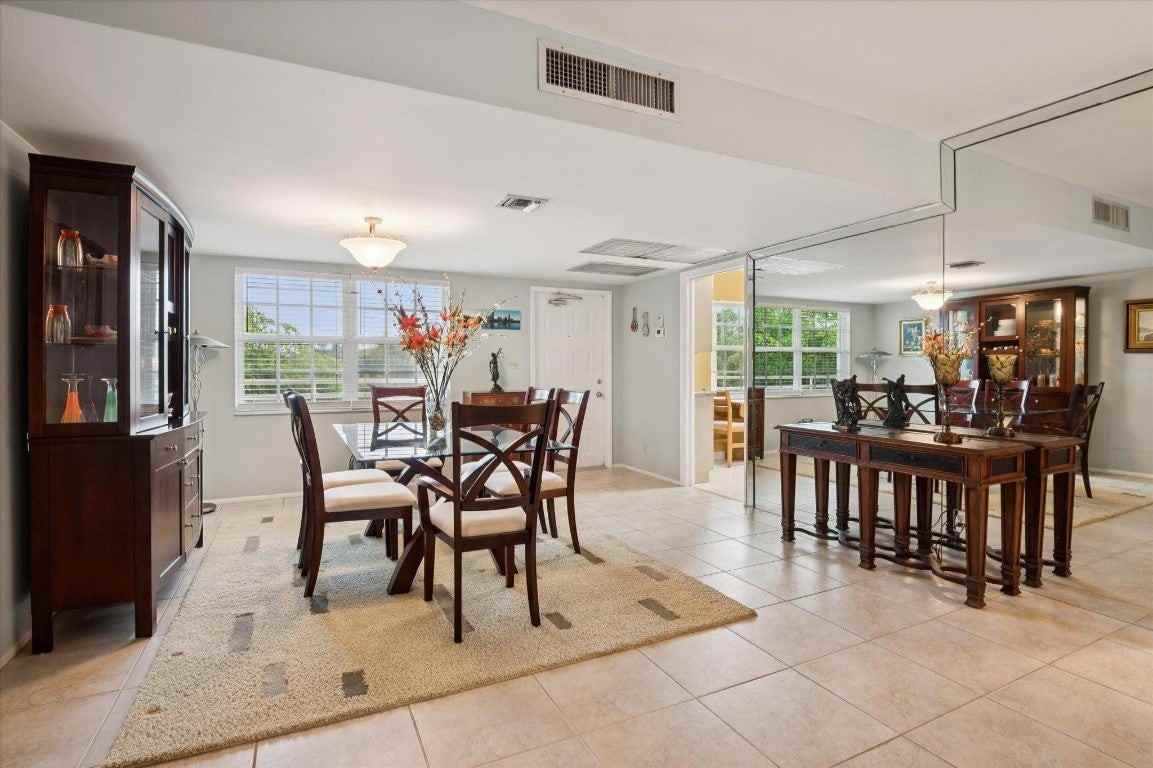 3900 Oaks Clubhouse Dr - Photo 4 of 15