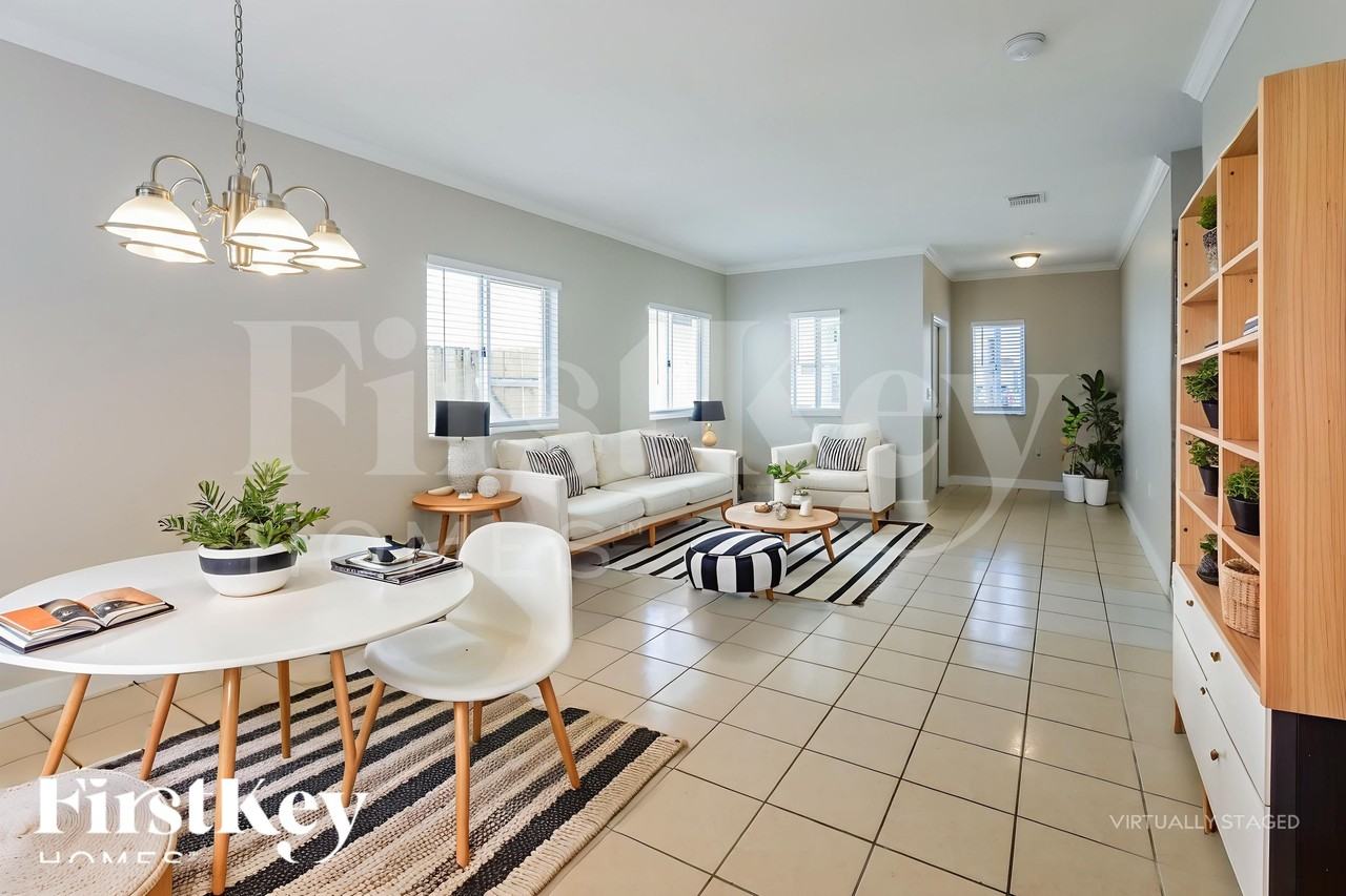 2530 Ne 41st Ter - Photo 5 of 18