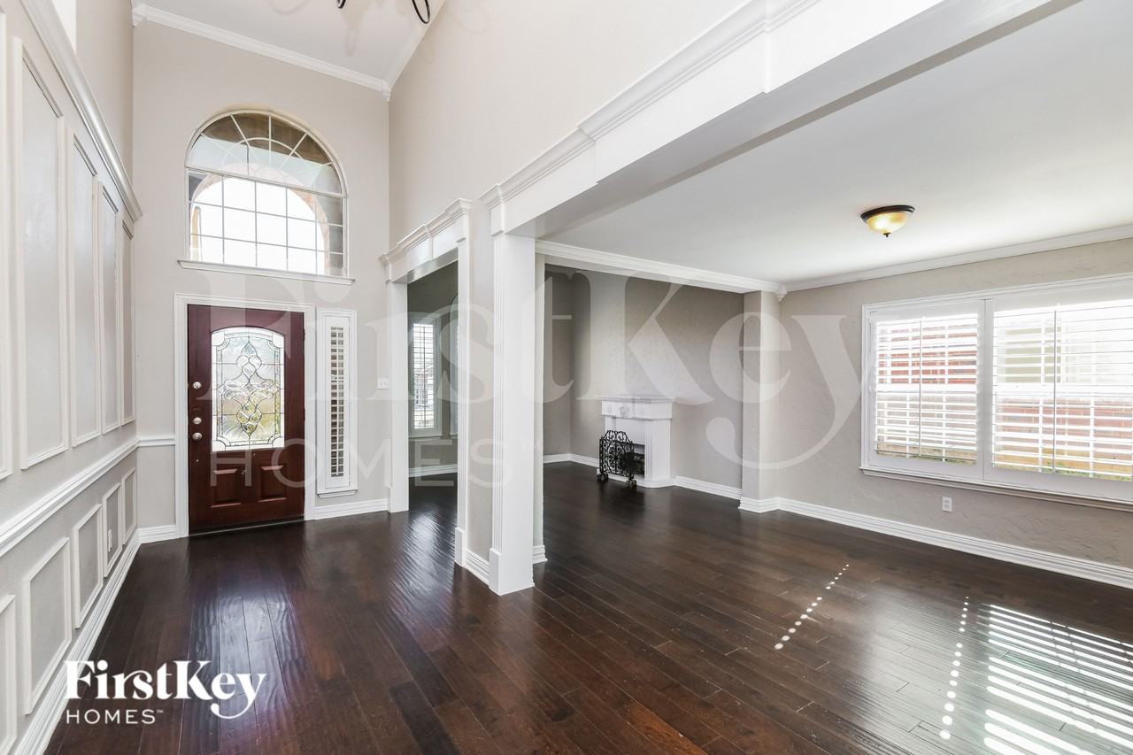 417 Windy Hill Ln - Photo 2 of 16