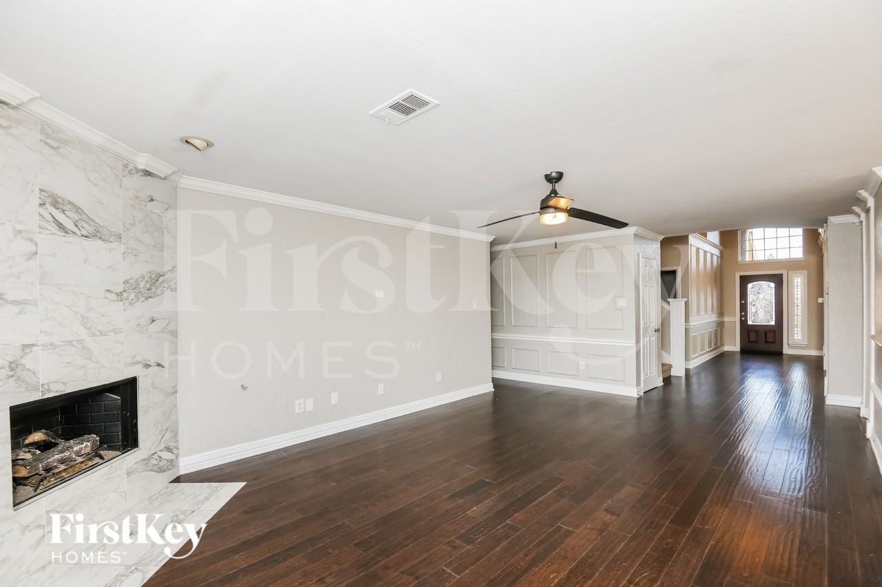 417 Windy Hill Ln - Photo 4 of 16