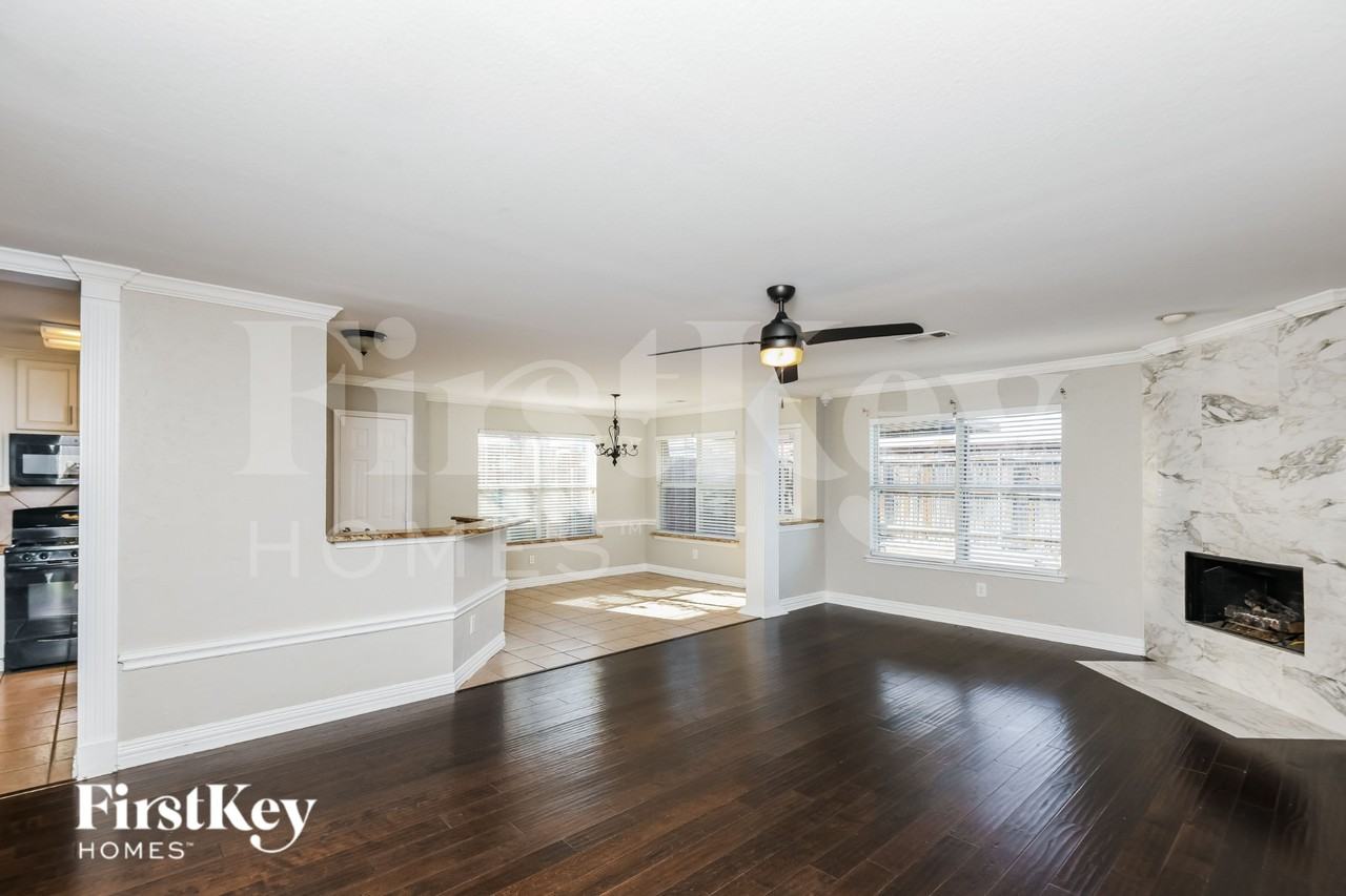 417 Windy Hill Ln - Photo 5 of 16