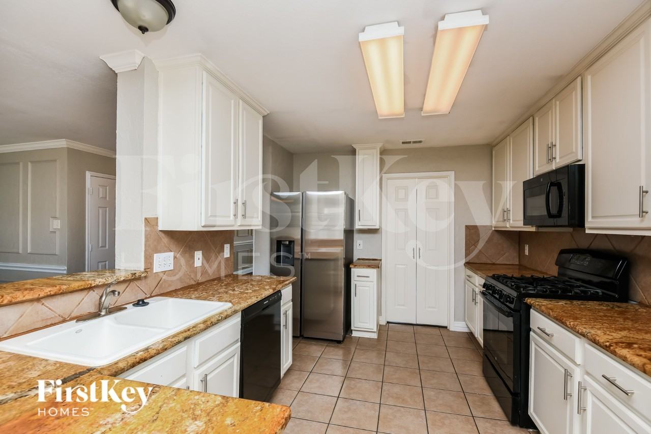 417 Windy Hill Ln - Photo 7 of 16