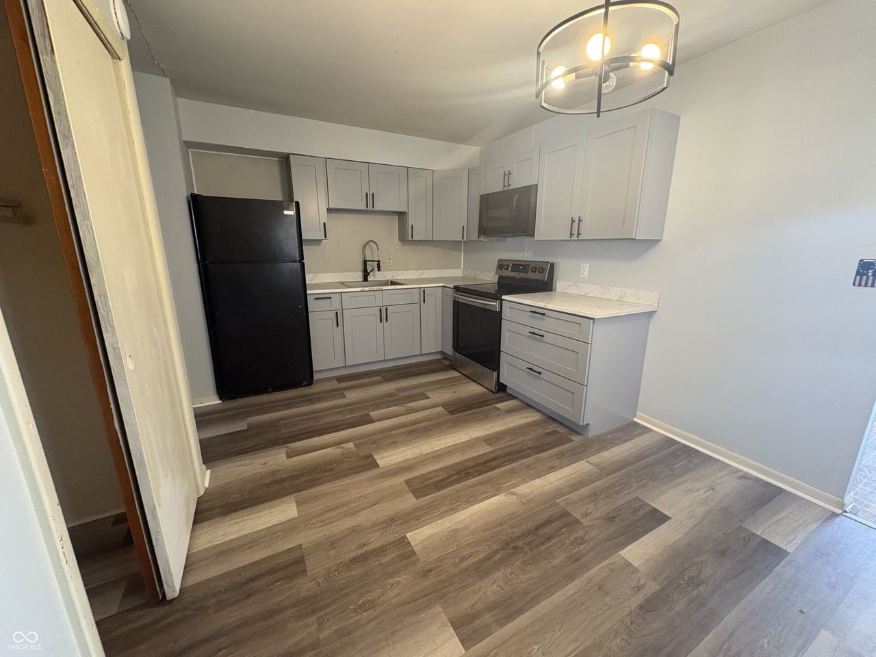 803 Hurricane St - Photo 2 of 9