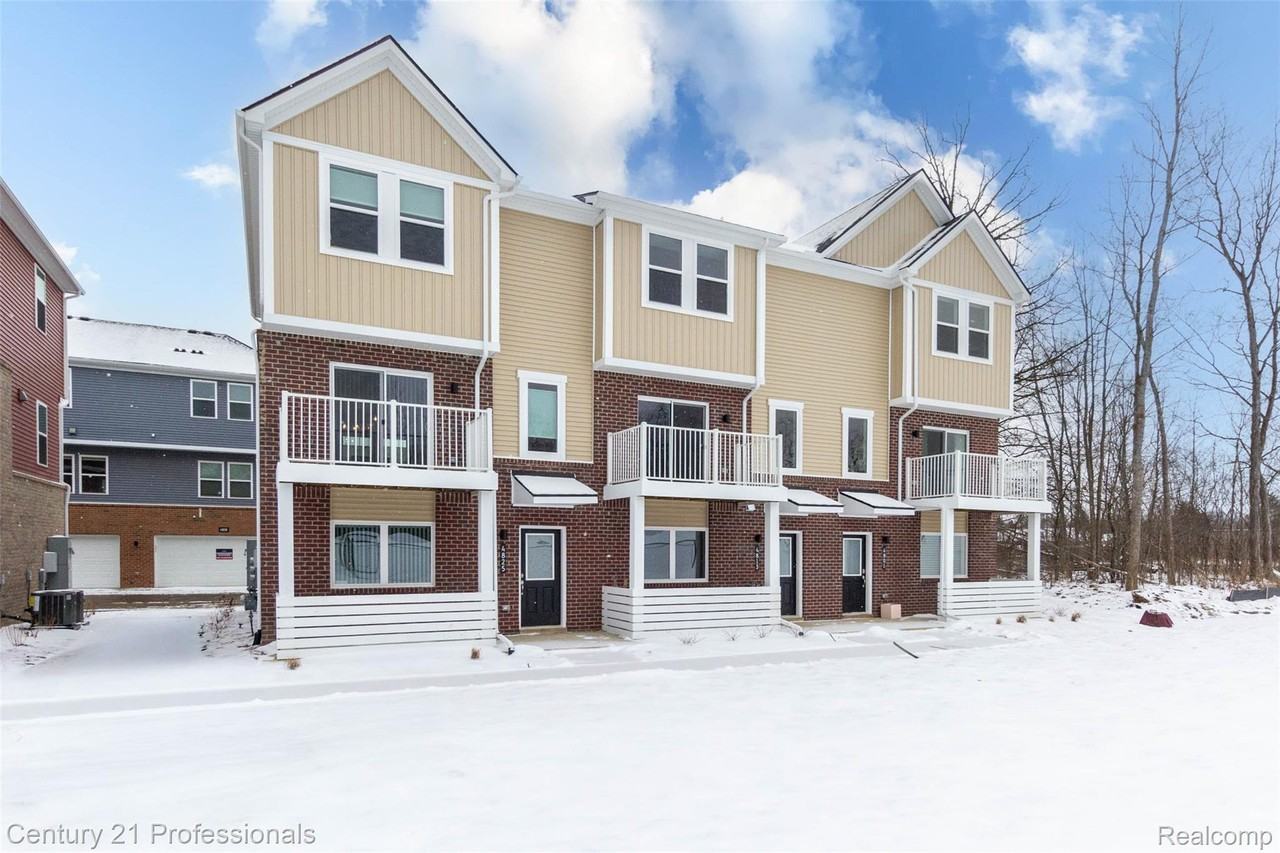 4825 Parkside Ln - Photo 2 of 32