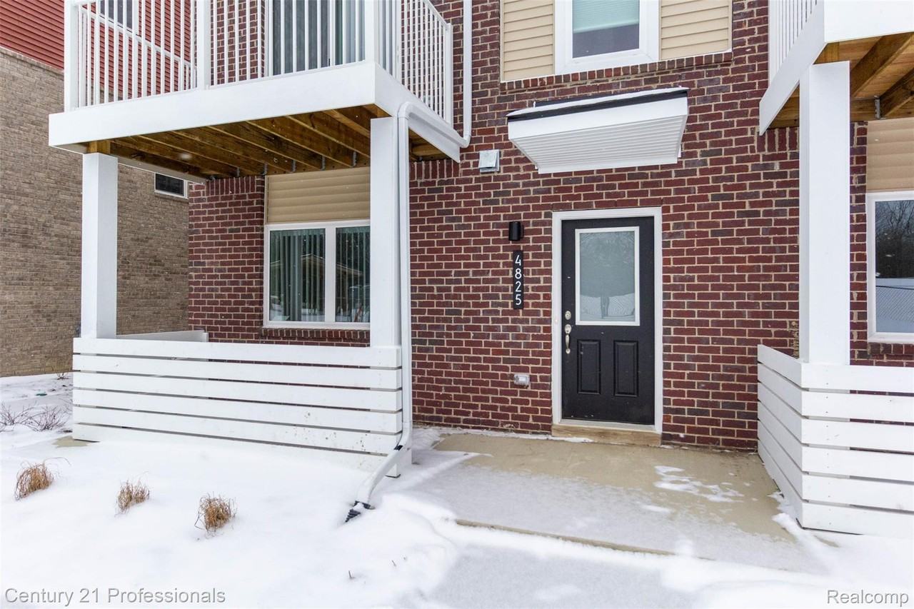 4825 Parkside Ln - Photo 3 of 32