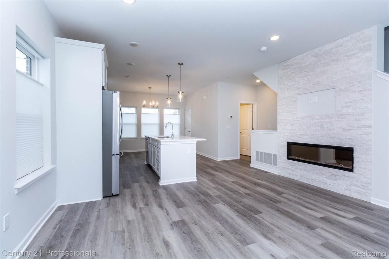 4825 Parkside Ln - Photo 5 of 32