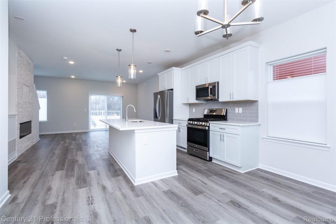 4825 Parkside Ln - Photo 6 of 32