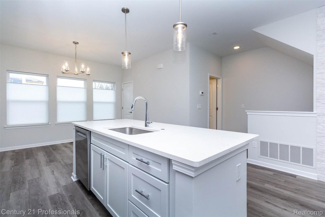 4825 Parkside Ln - Photo 7 of 32