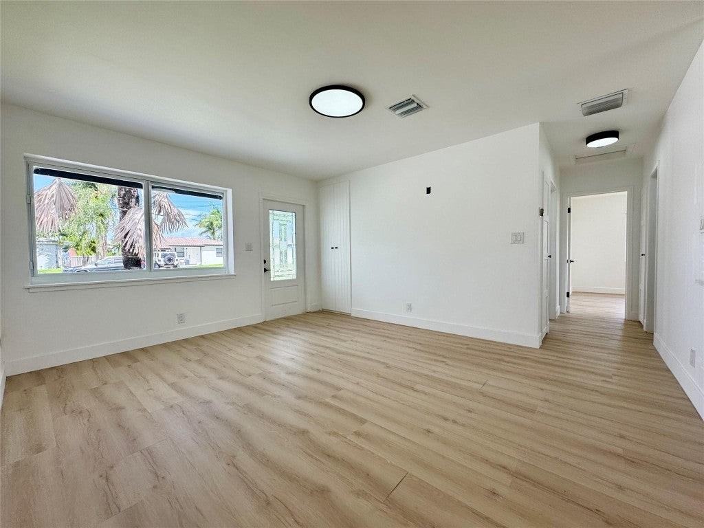 1008 Mango Isle - Photo 5 of 29